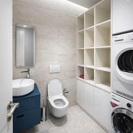 Skanderbeg Square Center *