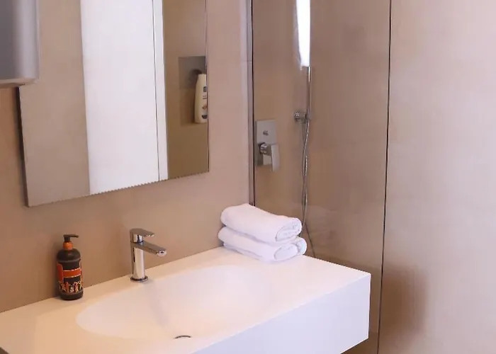 Skanderbeg Square Center * تيرانا