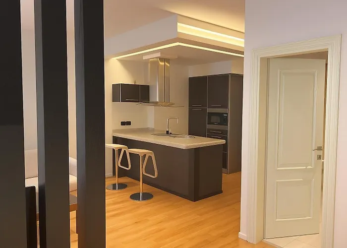 Skanderbeg Square Center * تيرانا