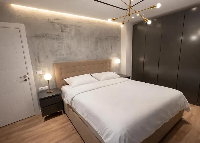 Skanderbeg Square Center شقة