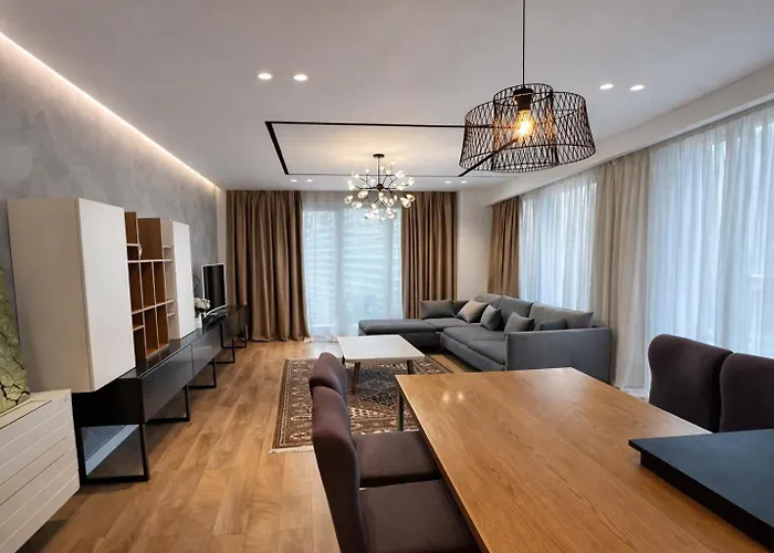 Skanderbeg Square Center شقة