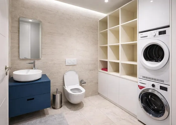 Skanderbeg Square Center *